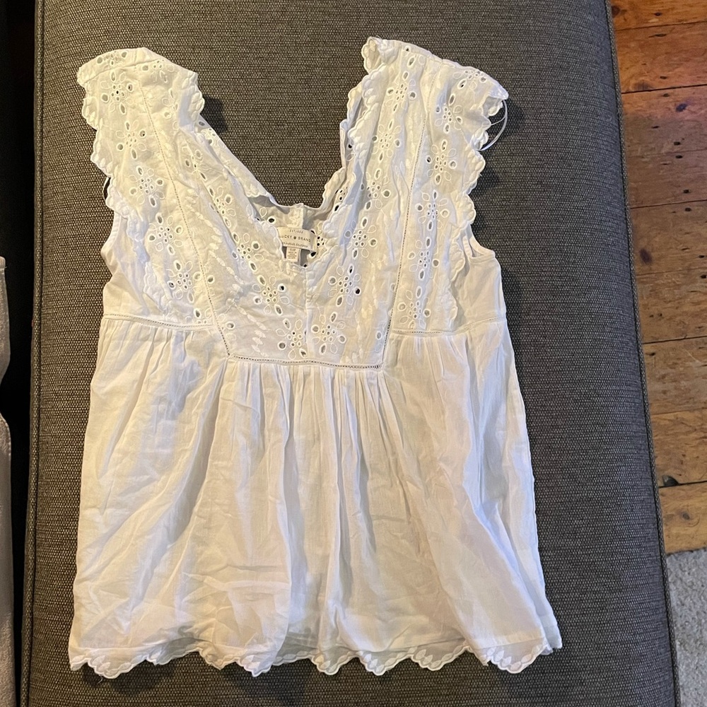 White summer lucky brand top, never worn
